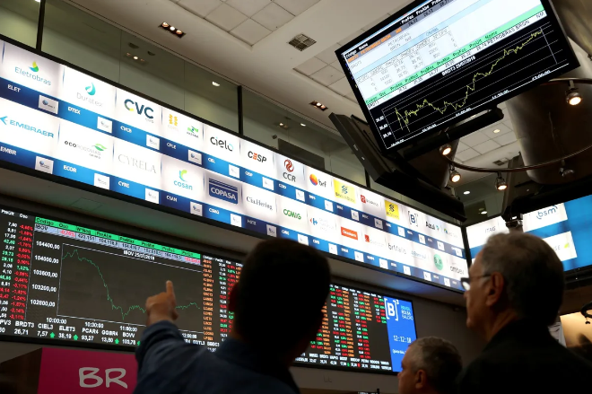 Ibovespa registra queda de 3% no primeiro pregão do ano, enquanto dólar atinge valor de R$ 5,36